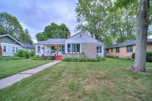 1205 Ml Ave, Meskegon MI 49445-3013 exterior