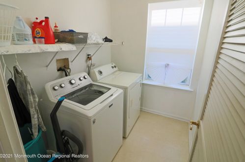 11 Arcadia Dr, Lakehurst NJ 08759-6161 exterior