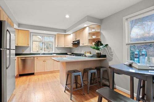 17 Blue Mtn Rdg, Norwalk CT 06851-2901 exterior