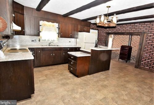 795 Abbottstown Pike, Hanover PA 17331-8235 exterior