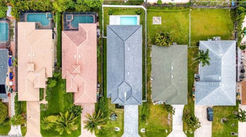 555 99 Ave, Naples FL 34108-2227 exterior