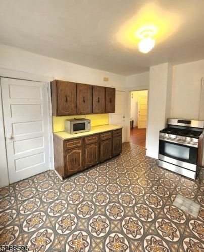 61 Mission St, Montclair NJ  07042-4517 exterior