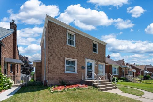 11129 Avenue, Chicago, IL 60617-6944