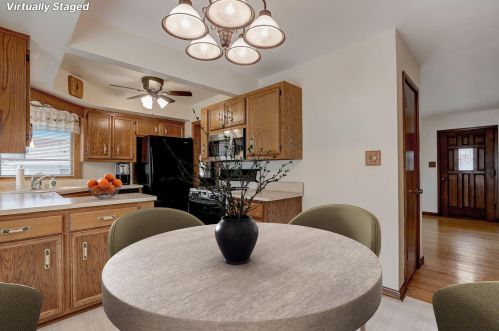 7501 Honey Crk Dr, Milwaukee WI 53221-4062 exterior