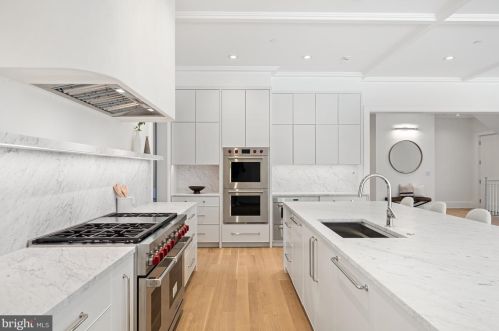 4526 Hawthorne St, Washington DC 20016-3570 exterior