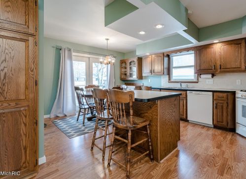 1564 Hansen St, Meskegon MI 49445-1238 exterior