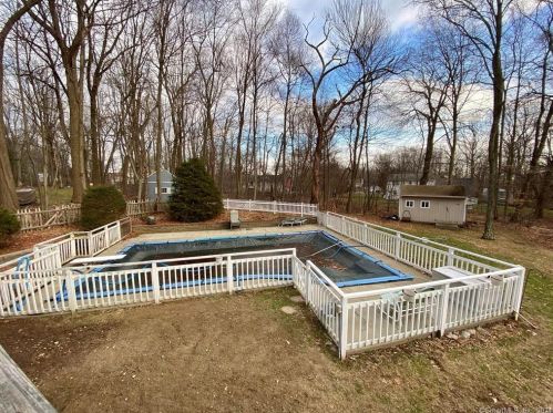 24 Dauria Dr, Seymour, CT 06483-2305