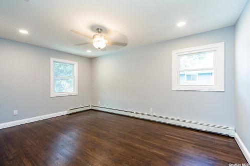 8 Fernwood Dr, Commack NY  11725-4714 exterior