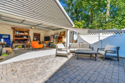 33 Avenue C, Atlantic Highlands NJ  07716-1069 exterior