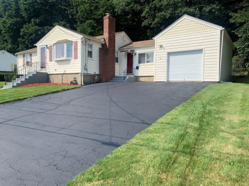 31 Maribeth Dr, Providence, RI 02919-5216