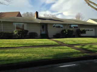 905 22nd Ave, Longview, WA 98632-2245