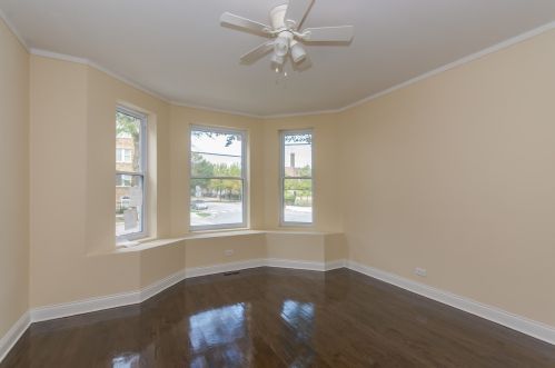 7001 East End Ave, Chicago IL 60649-1421 exterior