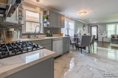 8621 Yates Blvd, Chicago IL  60617-2319 exterior