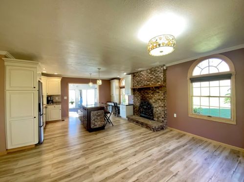 2594 Us Route 30, Hookstown PA 15050-1415 exterior