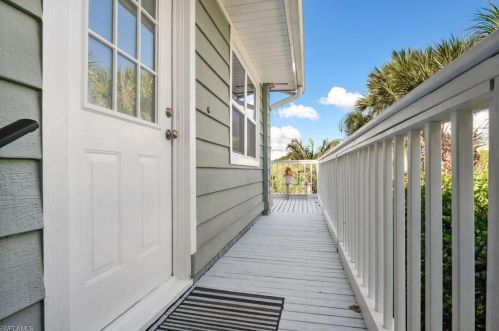 193 Cocohatchee St, Naples FL 34110-1608 exterior