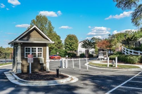 1025 Liberty Pkwy, Atlanta GA 30318-9376 exterior