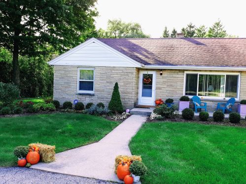 8733 Spruce Rd, Milwaukee WI 53217-1520 exterior