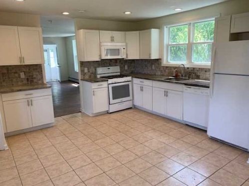 18 Maryland Ave, Poughkeepsie NY  12603-3003 exterior