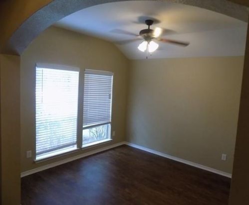 9215 Lakeway View Ln, Humble, TX 77396-3283