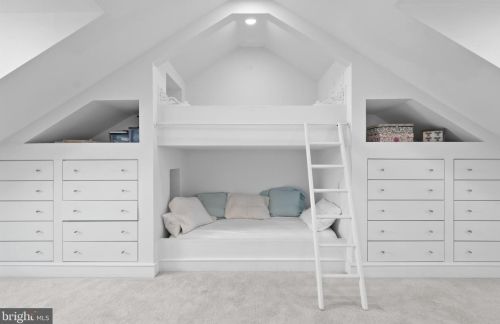 310 16th St, Philadelphia PA  19102-4907 exterior