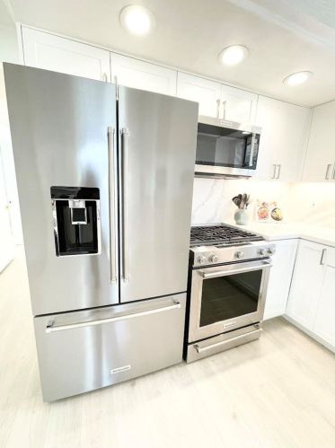 320 Rossmore Dr, Oxnard CA  93035-4465 exterior