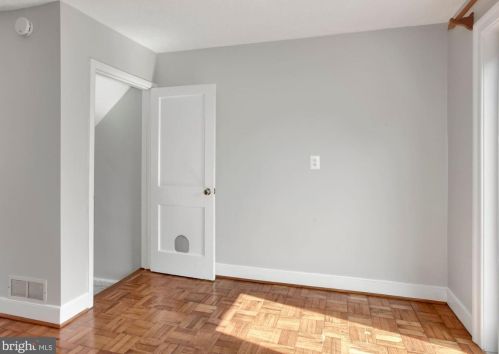 2022 21 St, Arlington VA 22201-3607 exterior