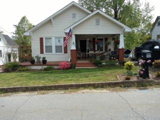 1111 Apalache St, Greer, SC 29651-6130