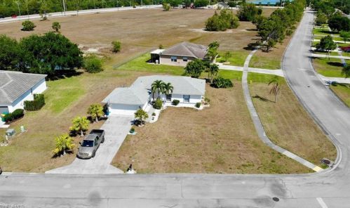 750 Cherry Blossom Ct, Naples FL 34120-1493 exterior