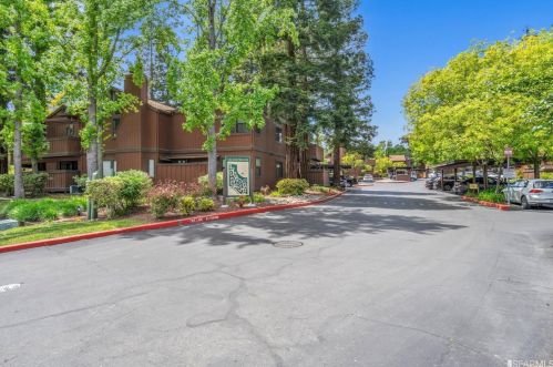 8136 Camelback Pl, Concord CA 94523-1225 exterior