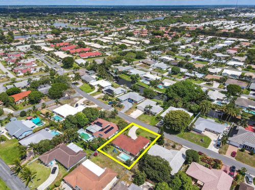 1330 27 Ave, Boynton Beach FL 33435-7529 exterior