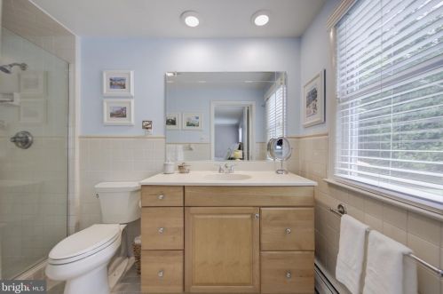 735 Hickory Ln, Berwyn PA 19312-1438 exterior