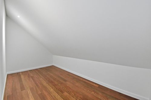 909 Eula Ct, Milwaukee WI  53209-6505 exterior