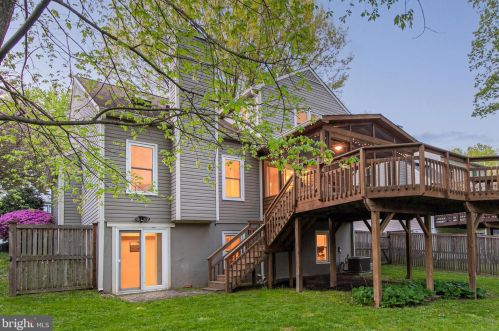 121 Snowy Owl Dr, Silver Spring, MD 20901-1656