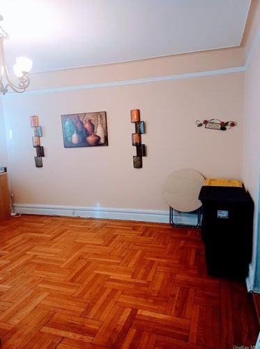 2739 Holland Ave, Bronx NY 10467-8304 exterior