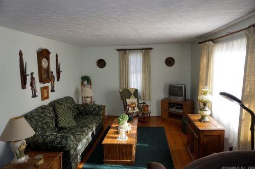 43 Scott Dr, Torrington, CT 06790-4127