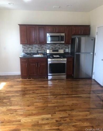 965 226th St, Bronx NY  10466-4654 exterior