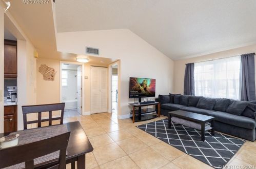 1671 Green Acres Cir, Fort Pierce, FL 34952-5080