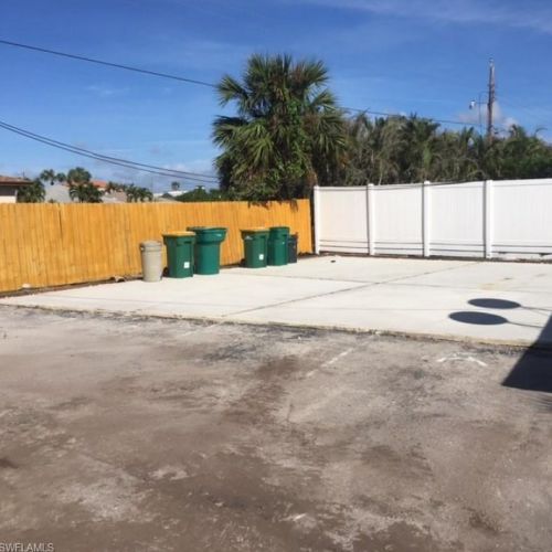 549 94 Ave, Naples FL 34108-2444 exterior