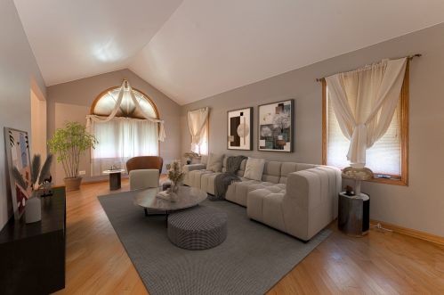 11601 Avenue, Chicago, IL 60617-7312