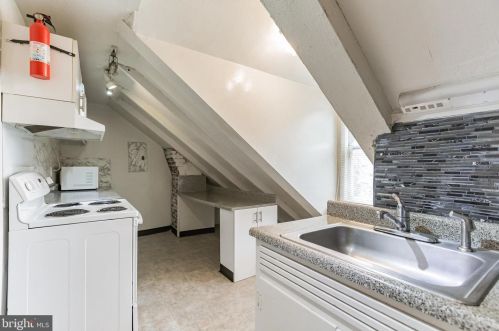 834 Berkeley Ave, Trenton NJ 08618-5320 exterior