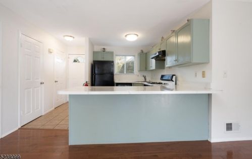 709 Reed Ct, Flemington, NJ 08822-1877