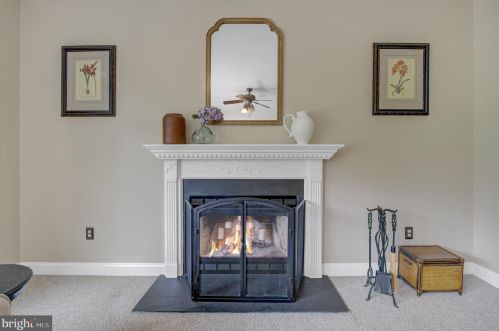 5 Cobblestone Ct, Columbus NJ 08022-1969 exterior