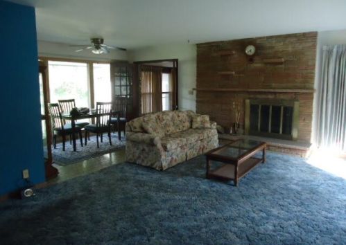 3658 103rd St, Milwaukee, WI 53228-1330