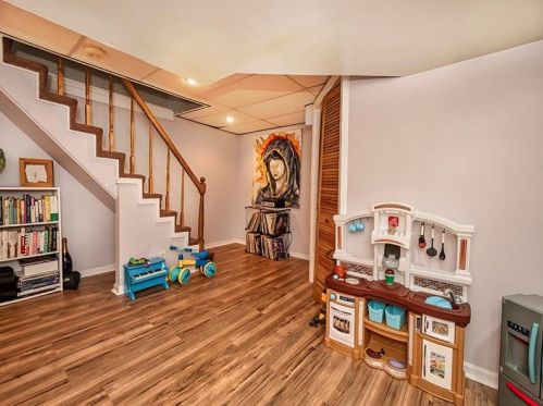 805 Fruithurst Dr, Pittsburgh PA 15228-2565 exterior