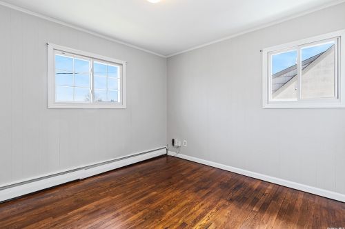 34 Guilford Park Dr, Babylon NY 11704-7928 exterior