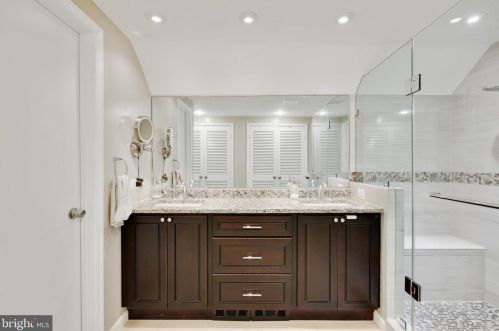 11601 Magruder Ln, Rockville MD 20852-4369 exterior