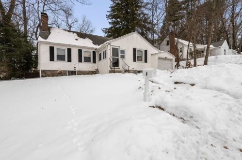 4 Ludington Rd, Worcester MA 01602-3223 exterior