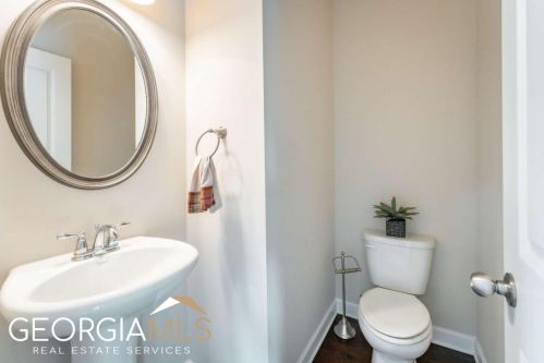 7490 Glisten Ave, Atlanta GA 30328-2865 exterior