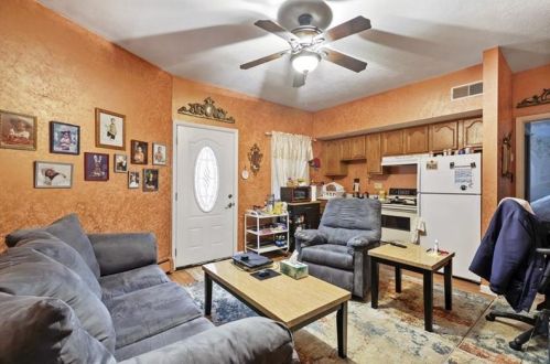 2013 E, Pittsburgh PA 15209-1809 exterior