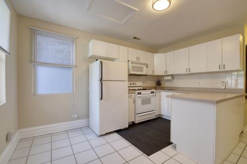 3519 Ravenswood Ave, Chicago IL 60640-4409 exterior